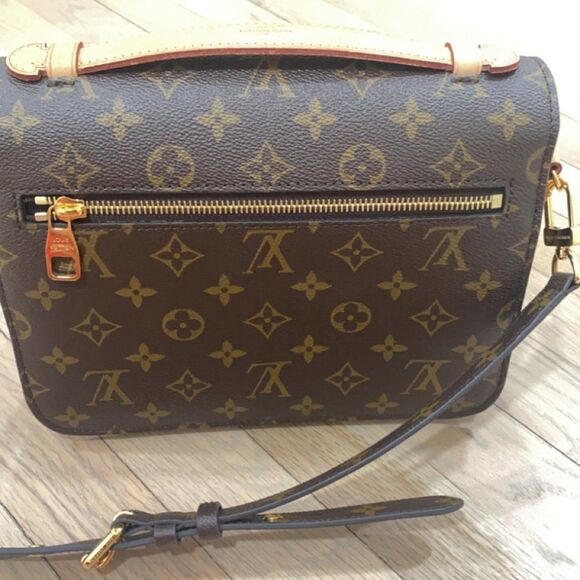 Louis Vuitton Pochette Métis - Picture 2 of 5